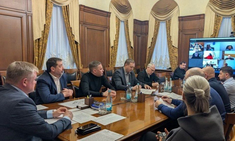 Глава Саратова Исаев провел совещание с  главами районов и руководителями коммунальных служб