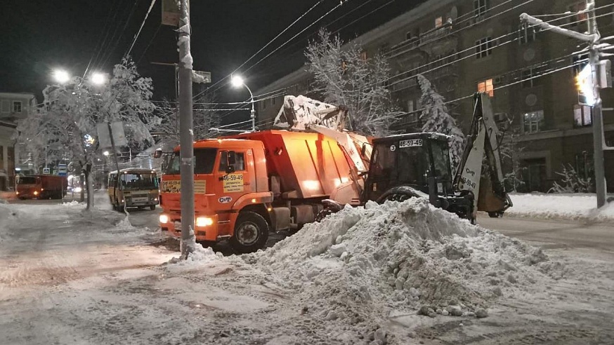 Около тысячи машин очищали ночью Саратовскую область от снега 