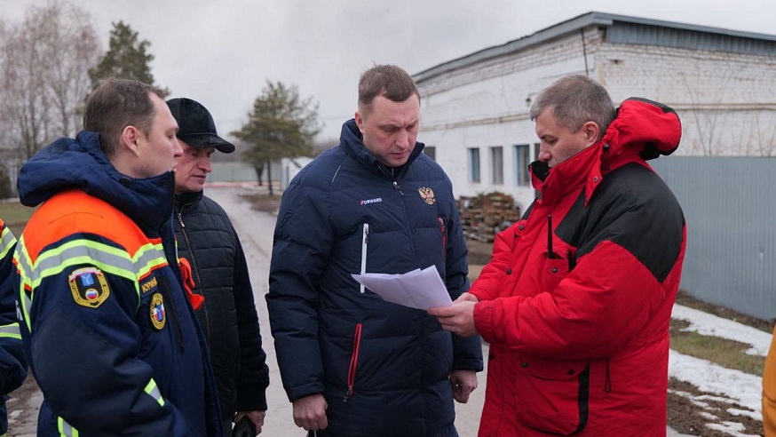 Площадь пожара на предприятии в Энгельсе значительно снизилась