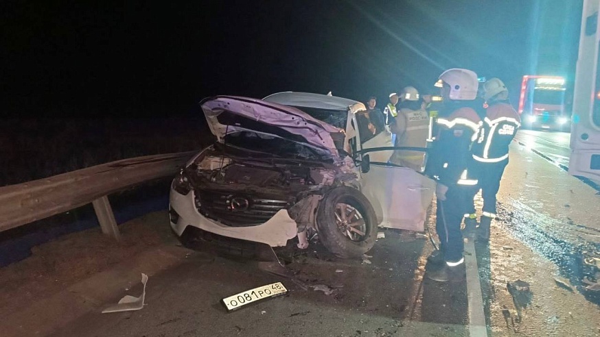 В ДТП с фурой под Саратовом погиб водитель "Мазды"