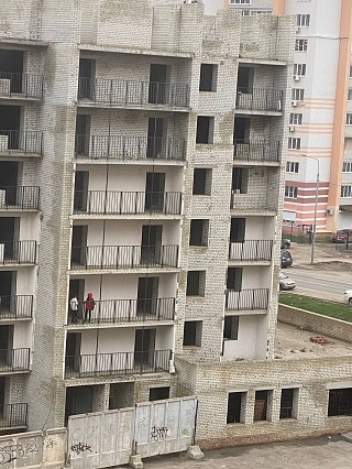 В Саратове по этажам недостроя разгуливают дети