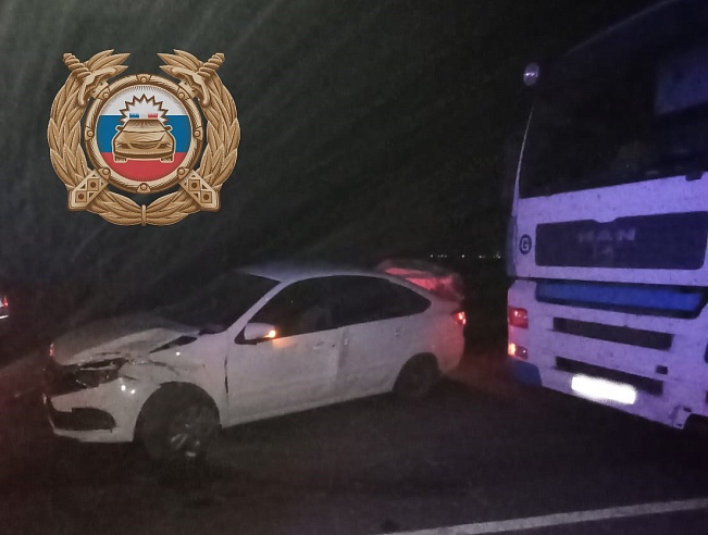 Под Балаковом "Гранта" столкнулась с грузовиком