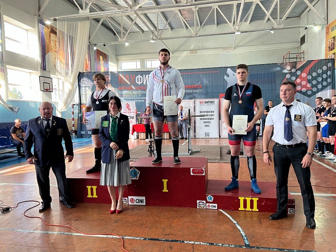 Саратовцы завоевали медали на Всероссийских соревнованиях по пауэрлифтингу