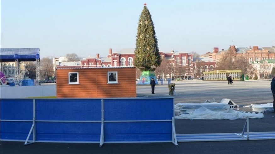 Собранная площадь. Каток на театральной площади Саратов. Каток на театральной площади в Саратове 2020. Каток Театральная площадь Саратов 2021. Каток на театральной площади Саратов 2022.