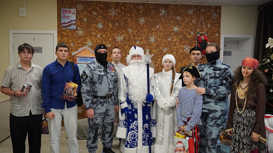 "Дед Мороз специального назначения" поздравил воспитанников саратовского социального учреждения