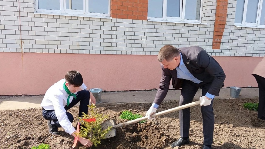 В сельской школе открылся детский ботанический сад