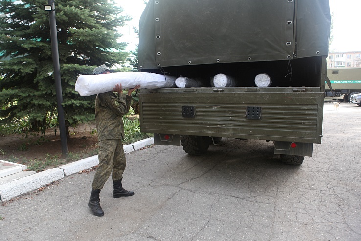 70 боксерских мешков известных брендов передали военным саратовские таможенники