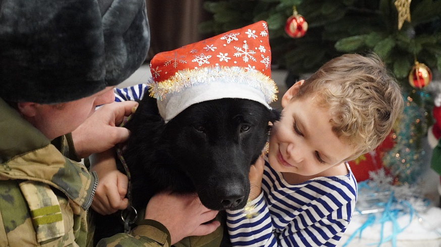 "Дед Мороз специального назначения" поздравил воспитанников саратовского социального учреждения