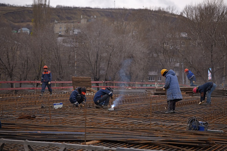 Началась бетонная заливка пролетов в рамках реконструкции путепровода на "Стрелке"