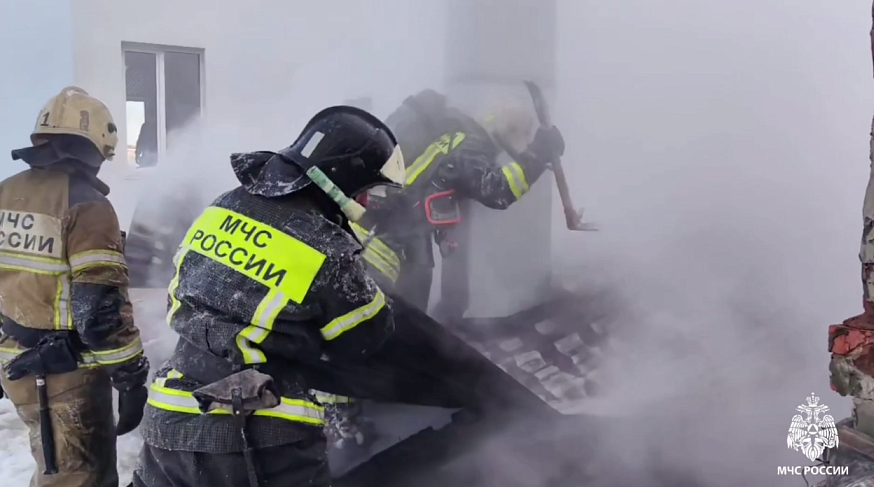 При пожаре на Большой Казачьей из старинного дома эвакуировались 11 человек