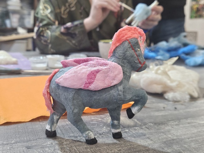 В Саратове нашли символ нового года — "огненную" лошадь