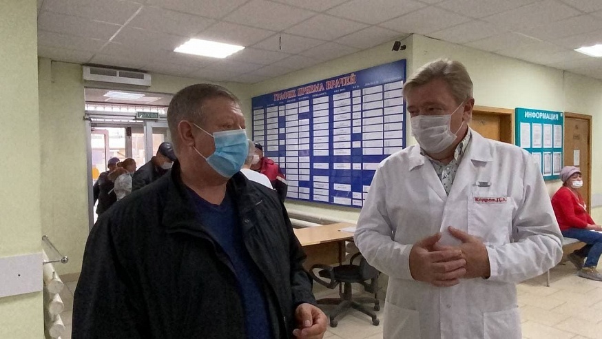 Николай Панков передал врачам средства индивидуальной защиты