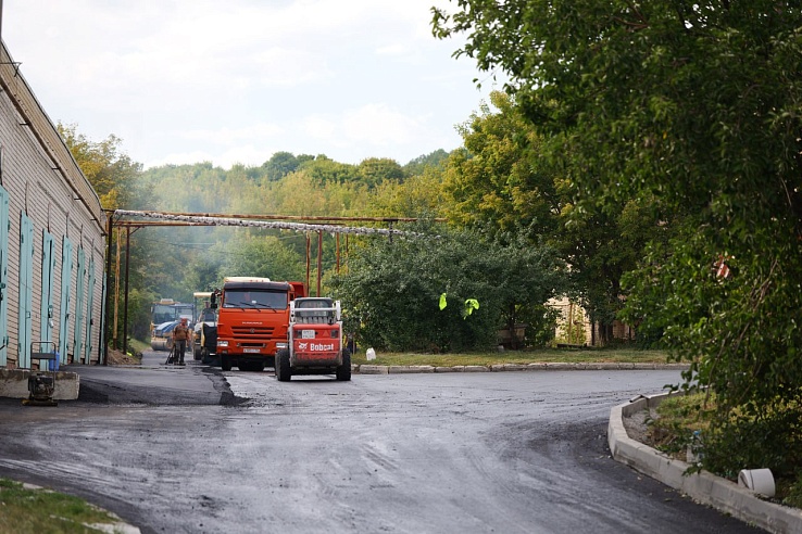 Бусаргин поручил завершить благоустройство территорий 27 больниц и поликлиник до конца года