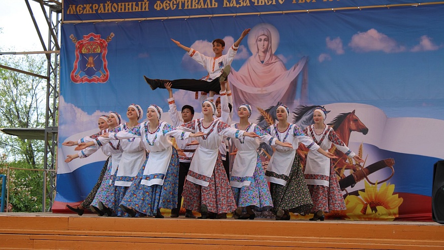 Под Саратовом впервые прошел фестиваль "Казачья застава"