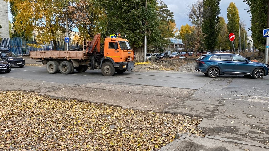 Свободный перекресток: на некоторых участках оставили старые рельсы и асфальт