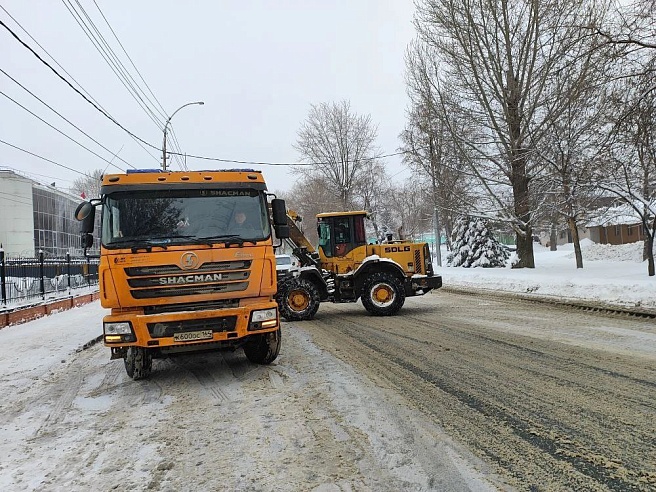 Днем на дорогах Саратовской области работали 387 единиц снегоуборочной техники