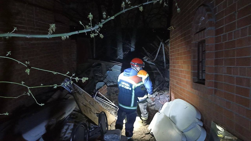 В Саратове в результате оползня рухнул дом, есть пострадавший