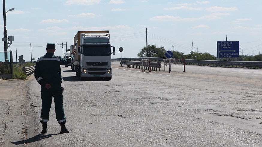 С начала года саратовские таможенники вернули в Казахстан 140 автомобилей