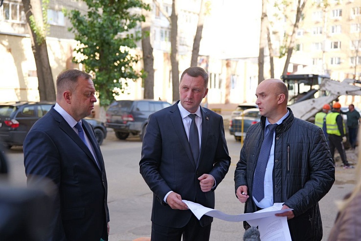 Бусаргин проконтролировал ход реконструкции сложных участков водоканала в Саратове