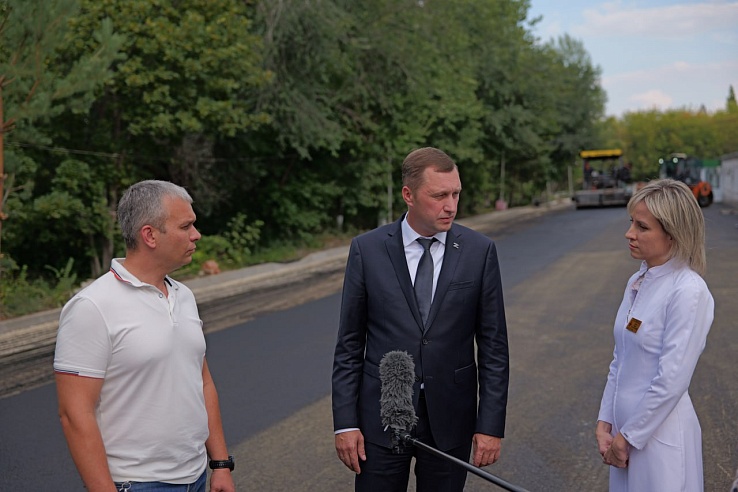 Бусаргин поручил завершить благоустройство территорий 27 больниц и поликлиник до конца года