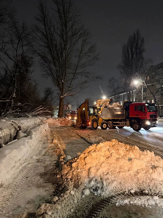 На дороги Саратовской области вышло 189 единиц снегоуборочной техники