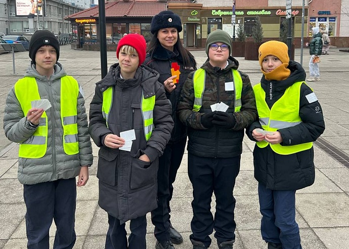 Саратовские школьники призвали жителей города быть внимательными на дорогах