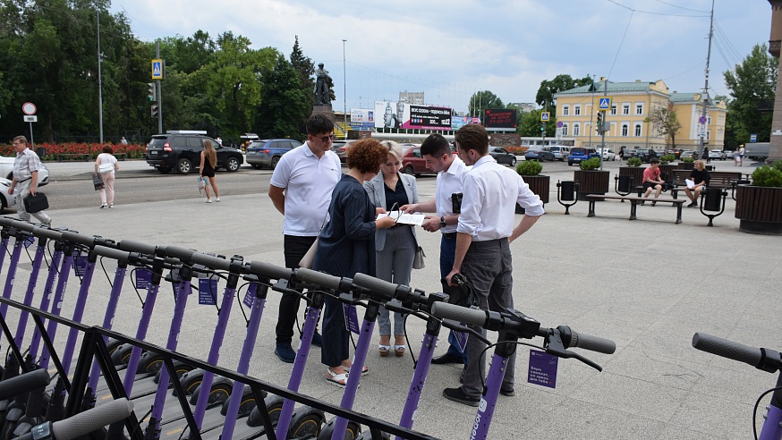 В центре Саратова обнаружили незаконный пункт проката электросамокатов