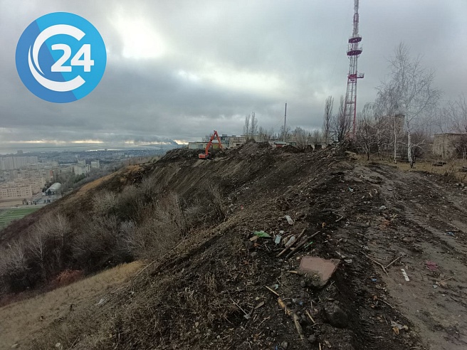 В Саратове начали расчищать Лысую гору от мусора