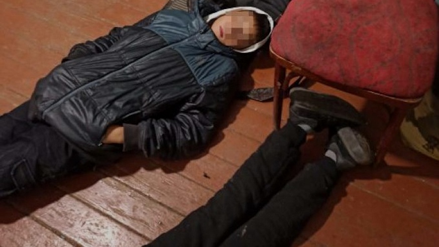 В Балакове пьяная мать выгнала детей ночевать в подъезд