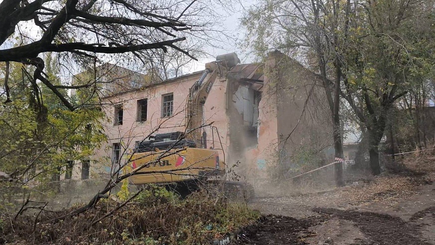В Ленинском районе Саратова продолжают сносить аварийные дома