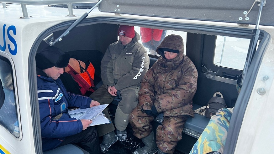 Саратовские спасатели ловили на льду нарушителей