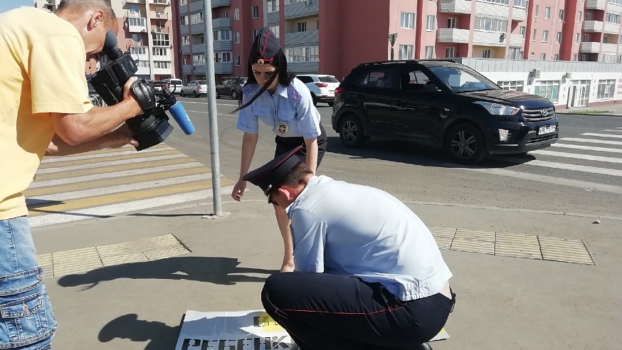Саратовские полицейские разрисовали тротуар
