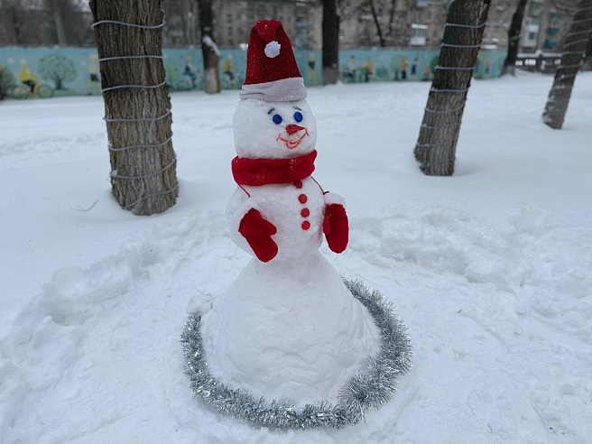 На территориях социозащитных учреждений Саратовской области появились снежные арт-объекты