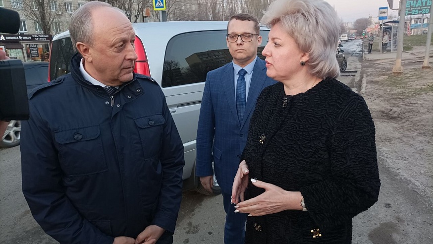 Валерий Радаев потребовал от глав районов Саратова закончить ремонт дорог за несколько недель