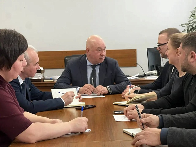 В районных администрациях Саратова работают штабы по вопросам устранения последствий снегопада