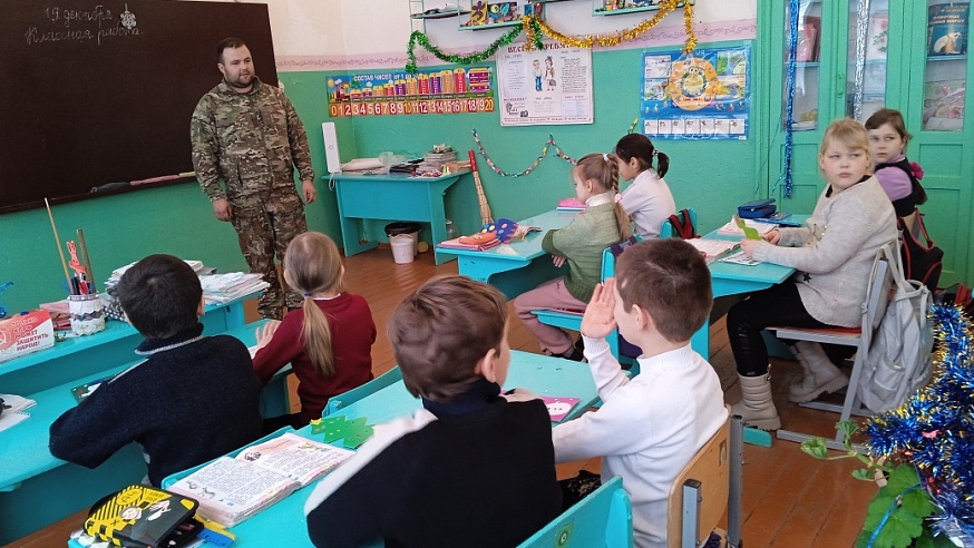 У подгоренских школьников побывал в гостях солдат Российской Армии