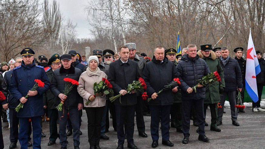 Губернатор Бусаргин почтил память павших воинов в День неизвестного солдата