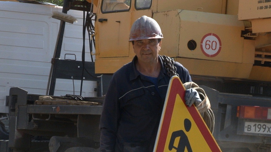 Саратовский строитель собрал коллекцию из 700 касок