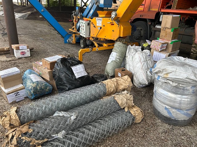 Саратовские волонтеры передали на фронт мотоциклы, продукты питания и строительные материалы