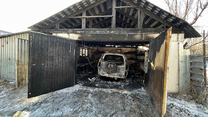 В Саратове из-за печки в гараже сгорел автомобиль