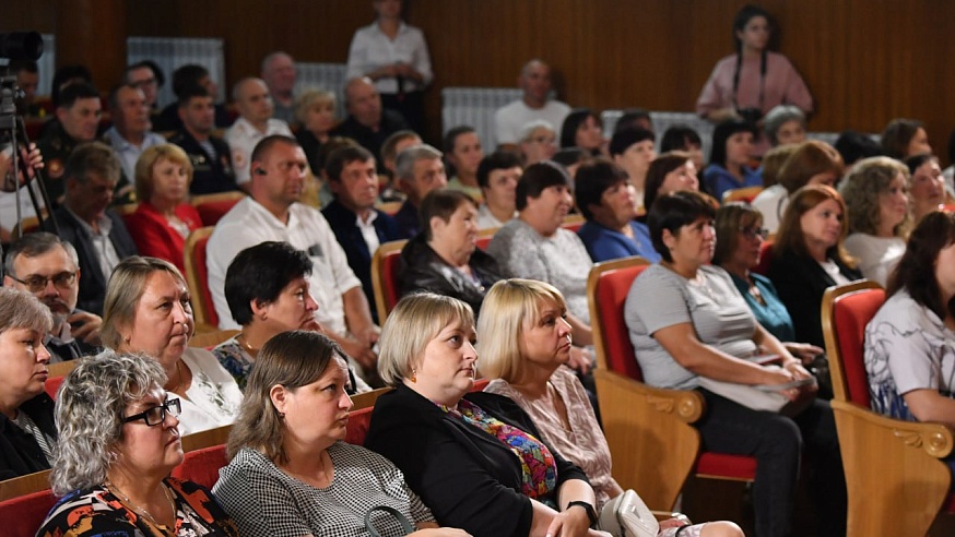 Фото губернатора саратовской области бусаргина