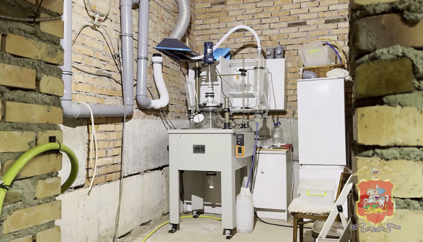 Саратовец и уроженец Архангельской области подозреваются в производстве метадона в Подмосковье