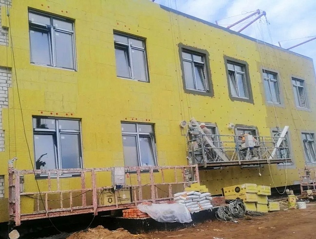 Строители начали работы по благоустройству территории у новой поликлиники на Шуровой горе