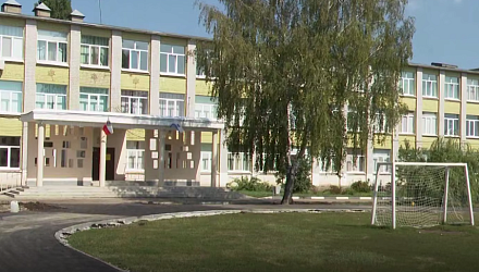 Володин рассказал, какие районы области вошли в депутатский проект по ремонту дворов школ и детсадов