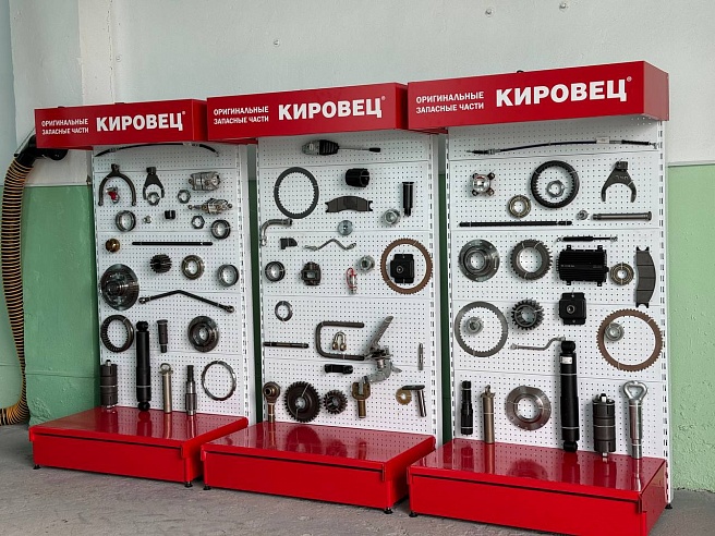 В Саратовской области обучают трактористов-машинистов в первом учебном центре России