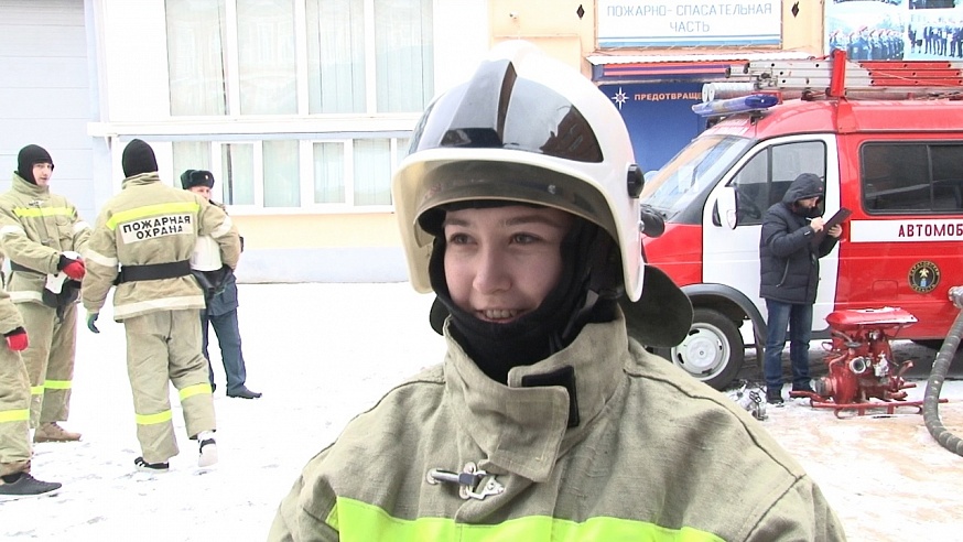 Юные спасатели тушили пожар и вытаскивали людей из-под завалов