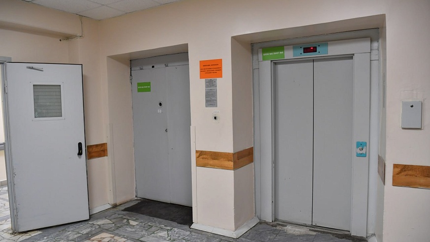 В 18 медучреждениях Саратовской области заменят лифты