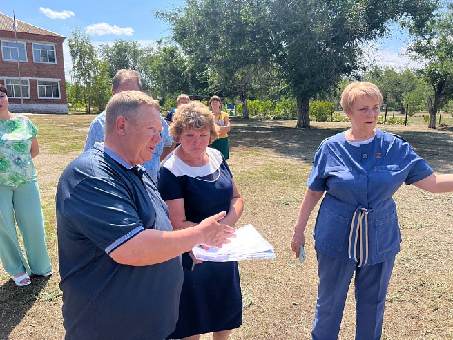 Панков: "По проекту Володина отремонтируют территории школ и детсадов в опорных селах Озинского района"