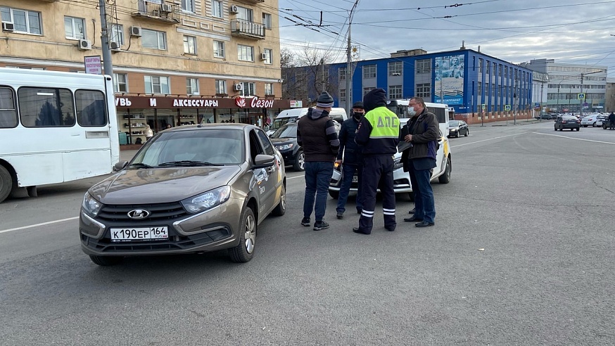 Саратовских таксистов штрафуют за отсутствие лицензии