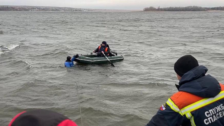 На Волге под Саратовом перевернулась лодка с 61-летним мужчиной